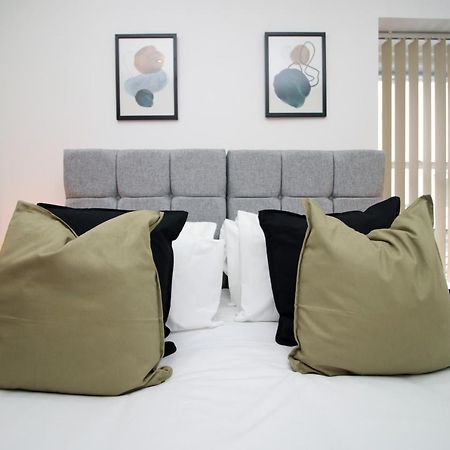 No 2 Under The Clock By Ssw - 2Br, Right In The City Centre, Sleeps 6 คาร์ดิฟฟ์ ภายนอก รูปภาพ