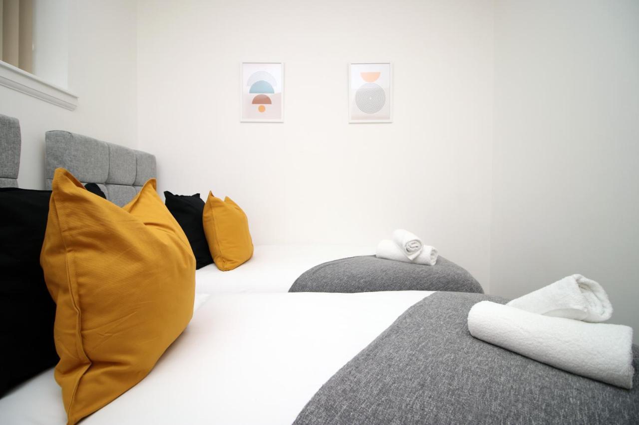 No 2 Under The Clock By Ssw - 2Br, Right In The City Centre, Sleeps 6 คาร์ดิฟฟ์ ภายนอก รูปภาพ