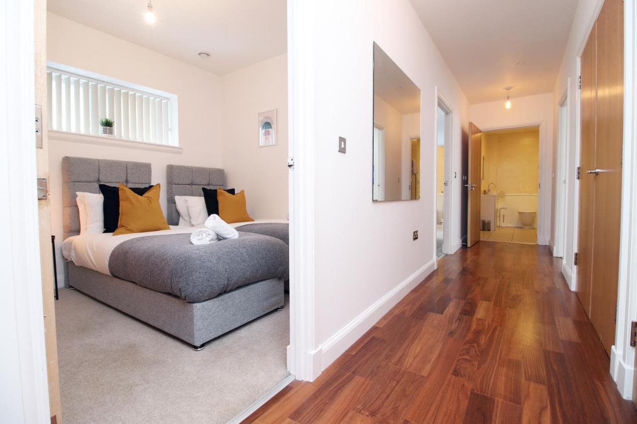No 2 Under The Clock By Ssw - 2Br, Right In The City Centre, Sleeps 6 คาร์ดิฟฟ์ ภายนอก รูปภาพ