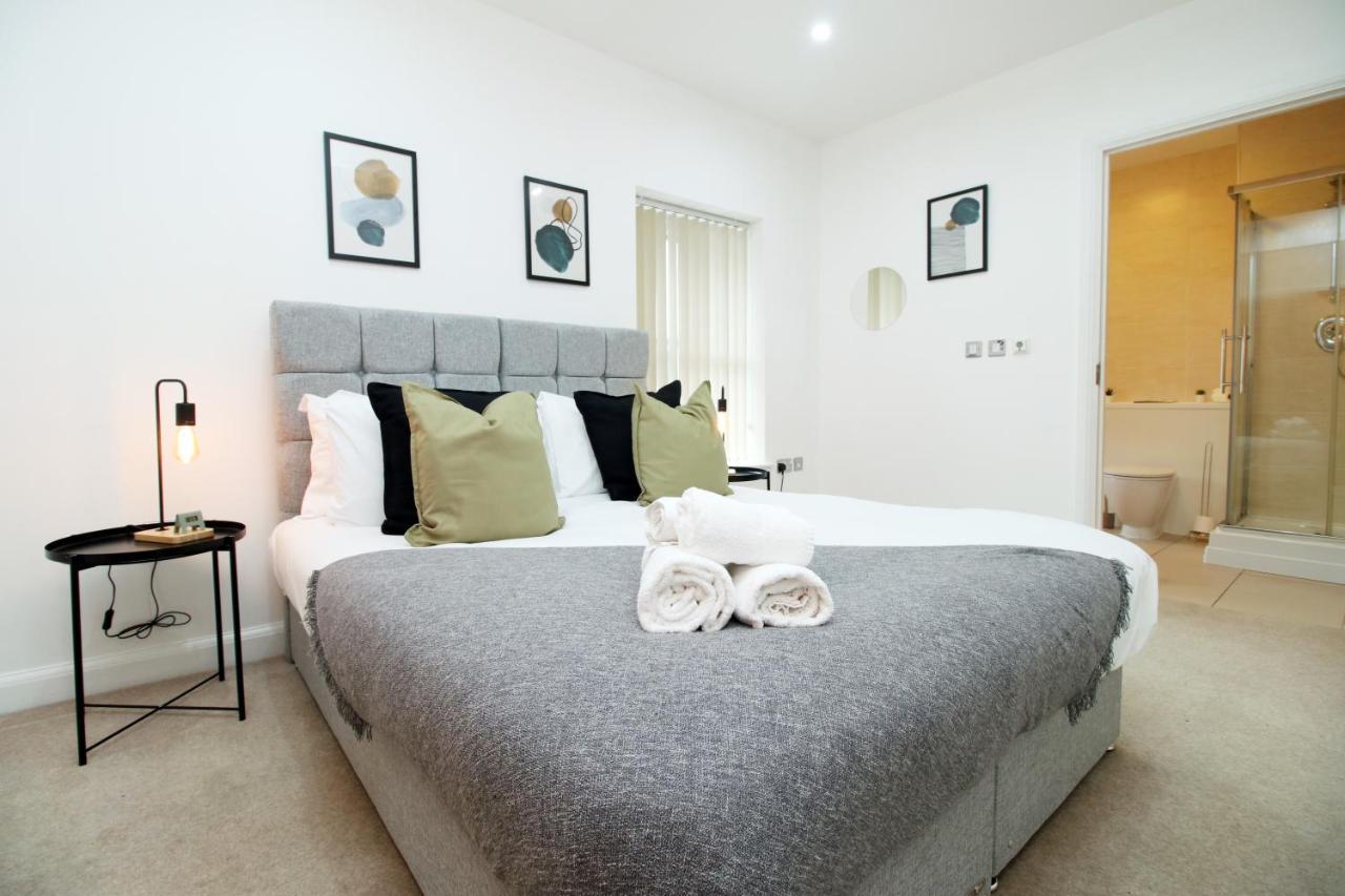 No 2 Under The Clock By Ssw - 2Br, Right In The City Centre, Sleeps 6 คาร์ดิฟฟ์ ภายนอก รูปภาพ