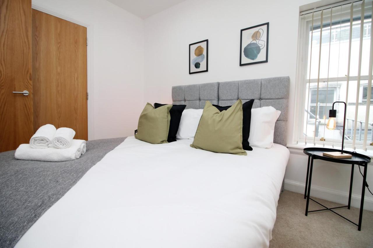 No 2 Under The Clock By Ssw - 2Br, Right In The City Centre, Sleeps 6 คาร์ดิฟฟ์ ภายนอก รูปภาพ