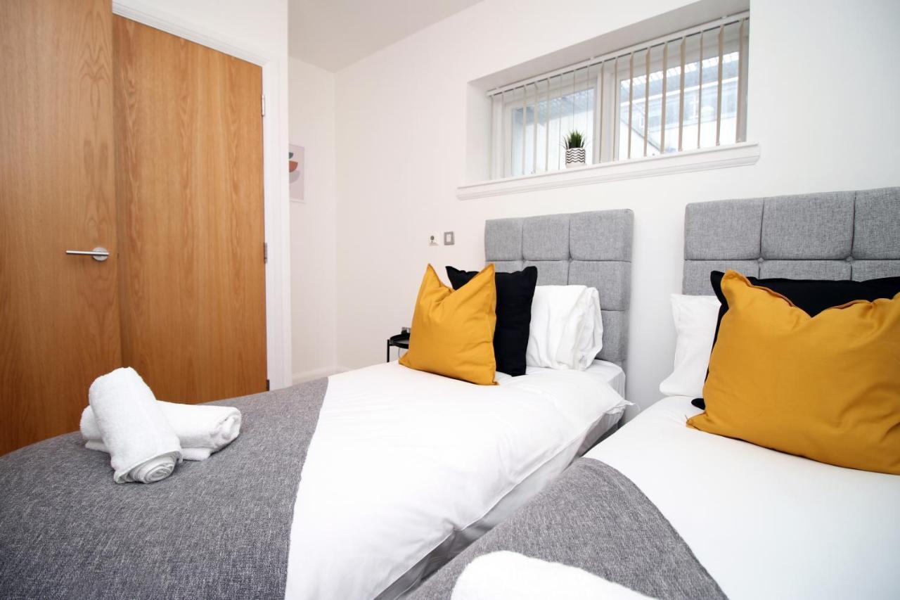 No 2 Under The Clock By Ssw - 2Br, Right In The City Centre, Sleeps 6 คาร์ดิฟฟ์ ภายนอก รูปภาพ