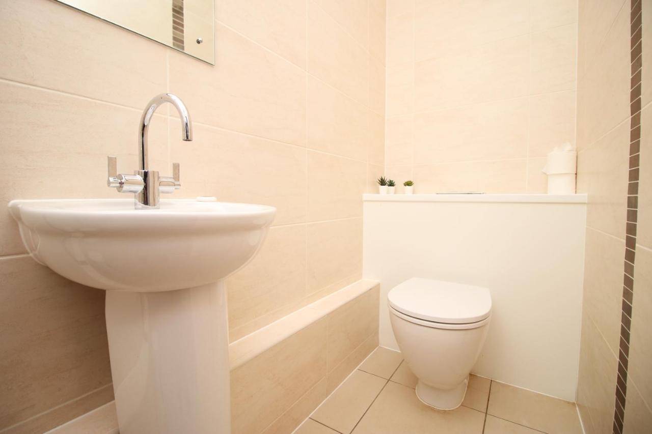 No 2 Under The Clock By Ssw - 2Br, Right In The City Centre, Sleeps 6 คาร์ดิฟฟ์ ภายนอก รูปภาพ