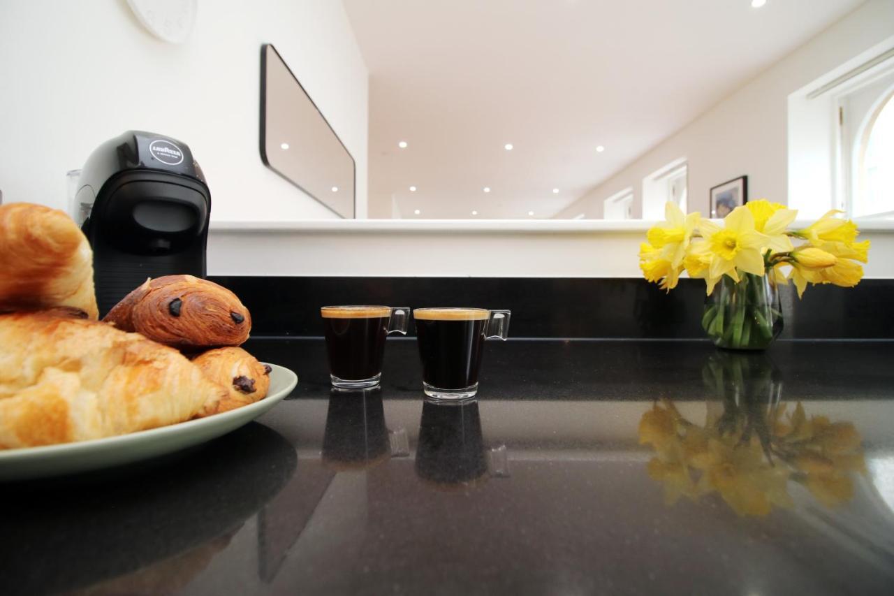 No 2 Under The Clock By Ssw - 2Br, Right In The City Centre, Sleeps 6 คาร์ดิฟฟ์ ภายนอก รูปภาพ