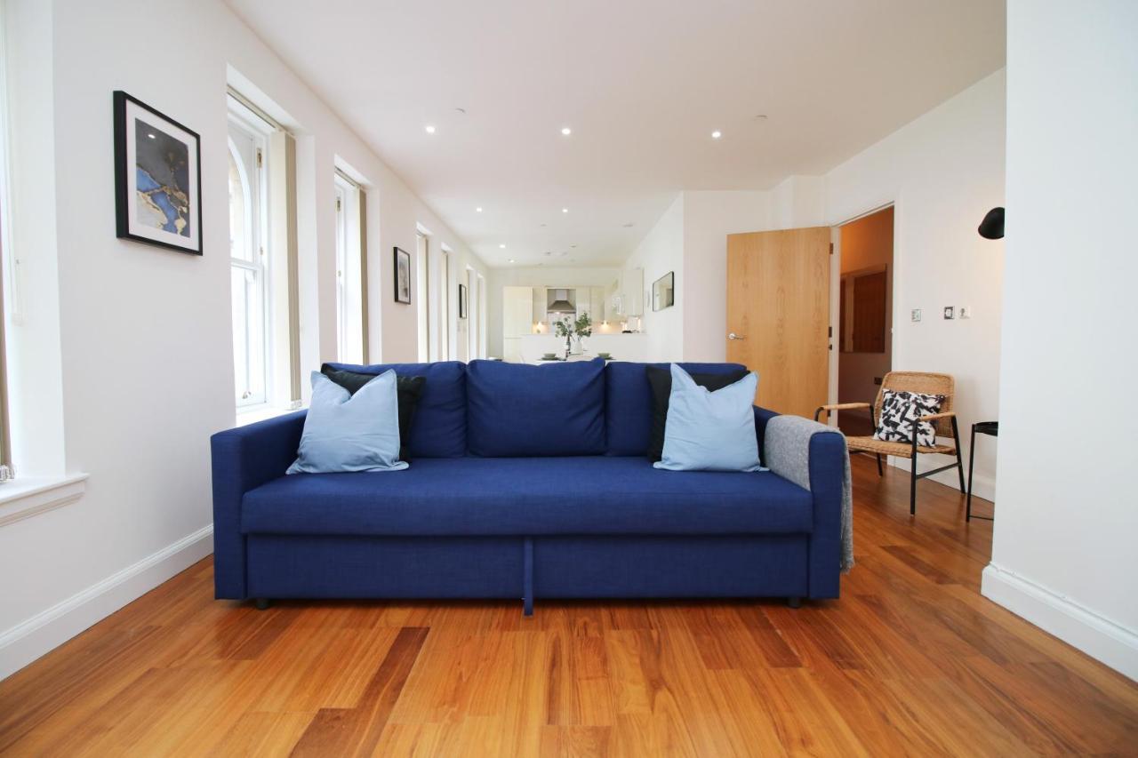 No 2 Under The Clock By Ssw - 2Br, Right In The City Centre, Sleeps 6 คาร์ดิฟฟ์ ภายนอก รูปภาพ