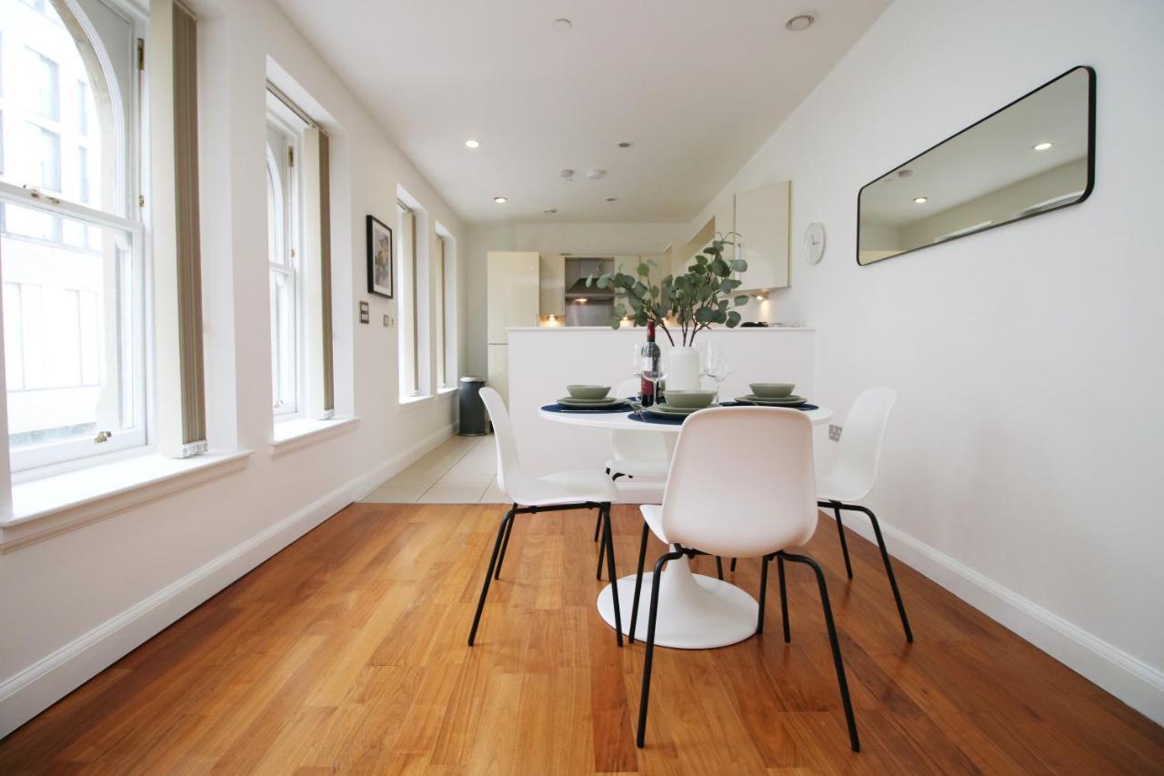 No 2 Under The Clock By Ssw - 2Br, Right In The City Centre, Sleeps 6 คาร์ดิฟฟ์ ภายนอก รูปภาพ