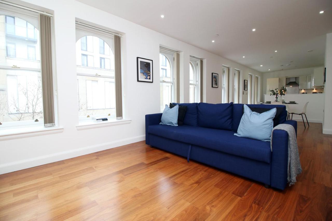 No 2 Under The Clock By Ssw - 2Br, Right In The City Centre, Sleeps 6 คาร์ดิฟฟ์ ภายนอก รูปภาพ